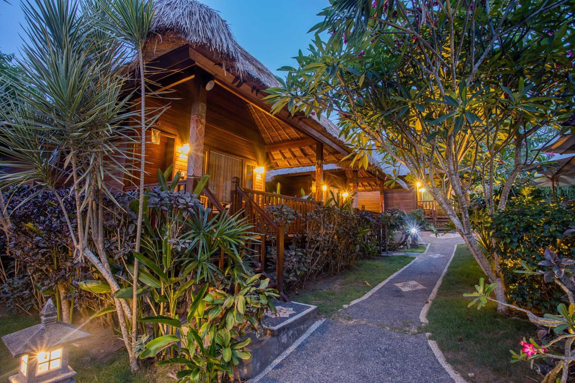 Lembongan Mantra Huts Hotel Exterior foto